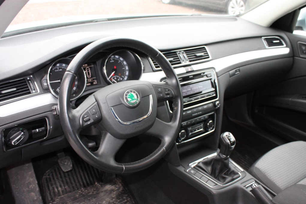 SKODA SUPERB