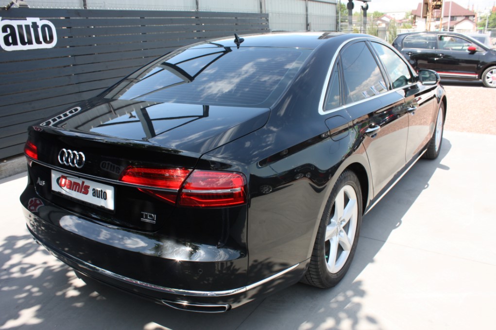AUDI A8