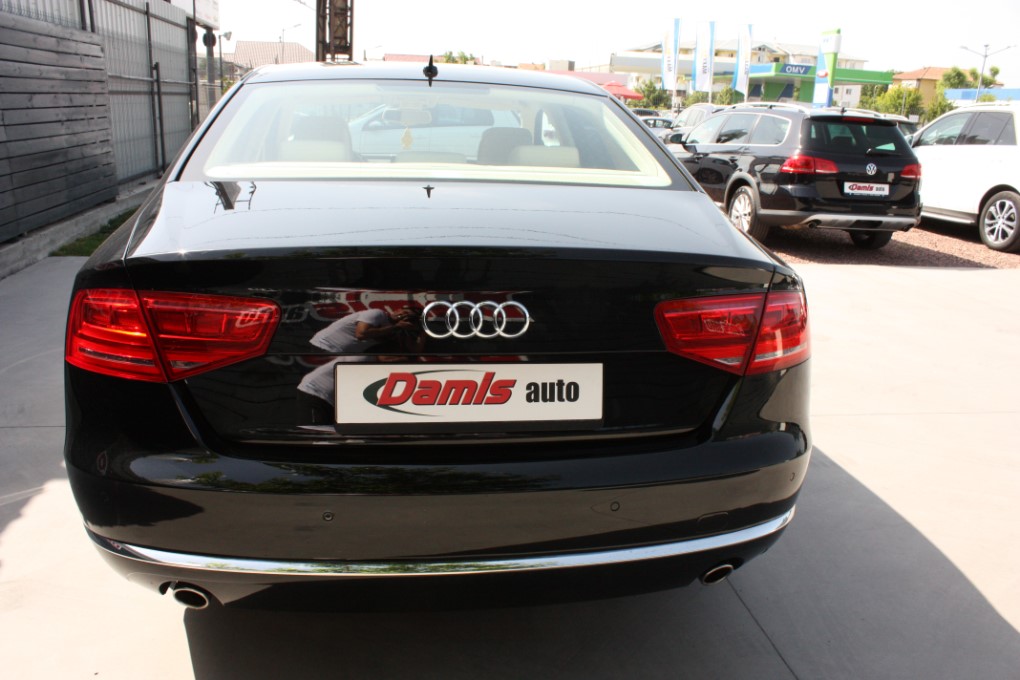 AUDI A8